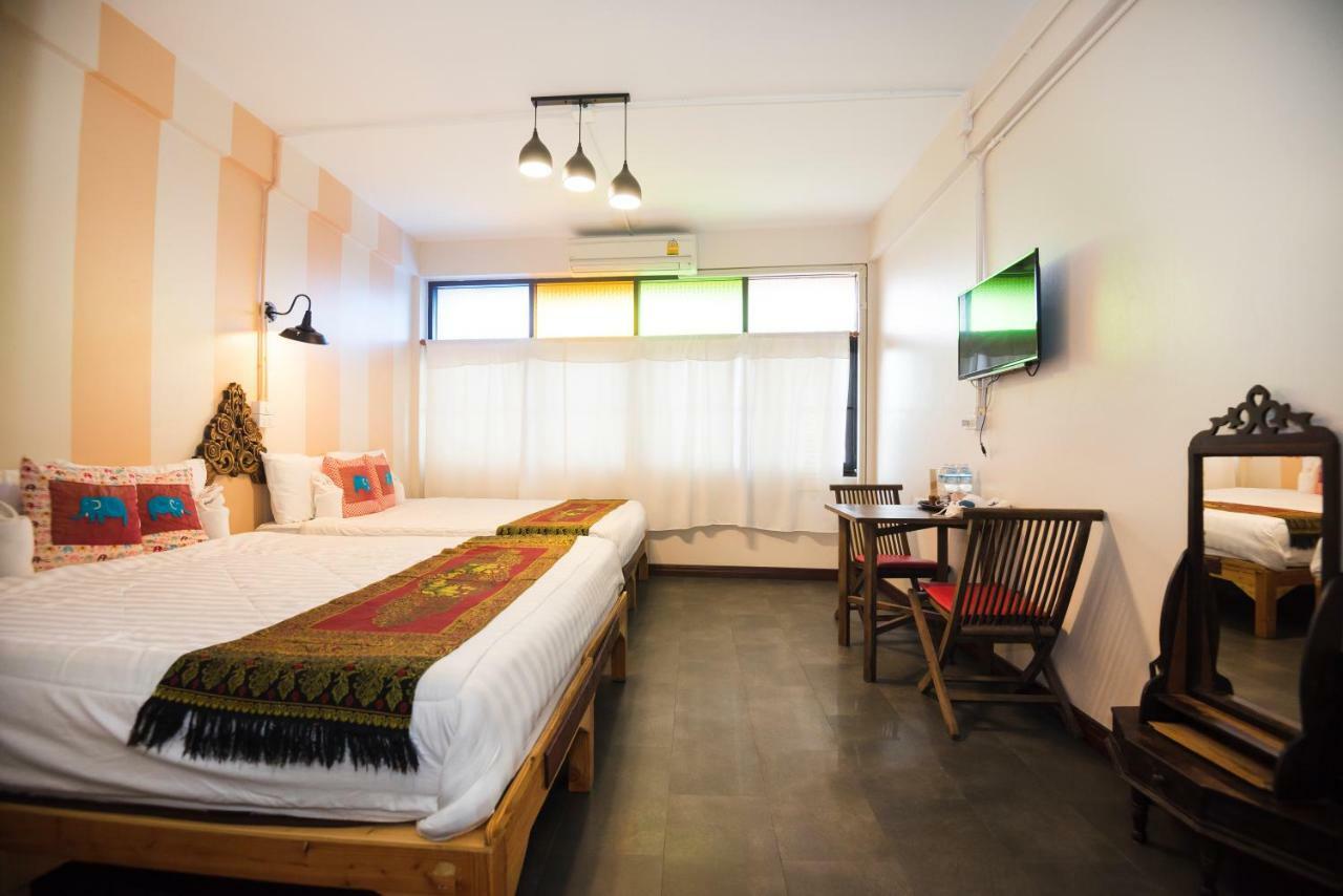 At Phra Sing Retro Hotel Chiang Mai Bagian luar foto